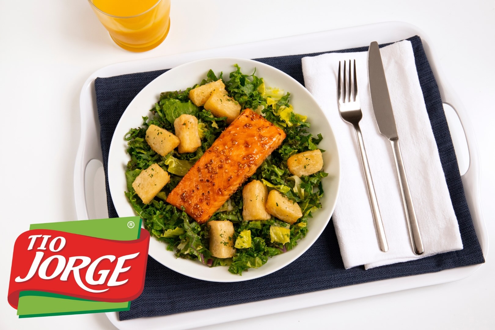Yuca-Croutons-with-Green-Salad-and-Salmon